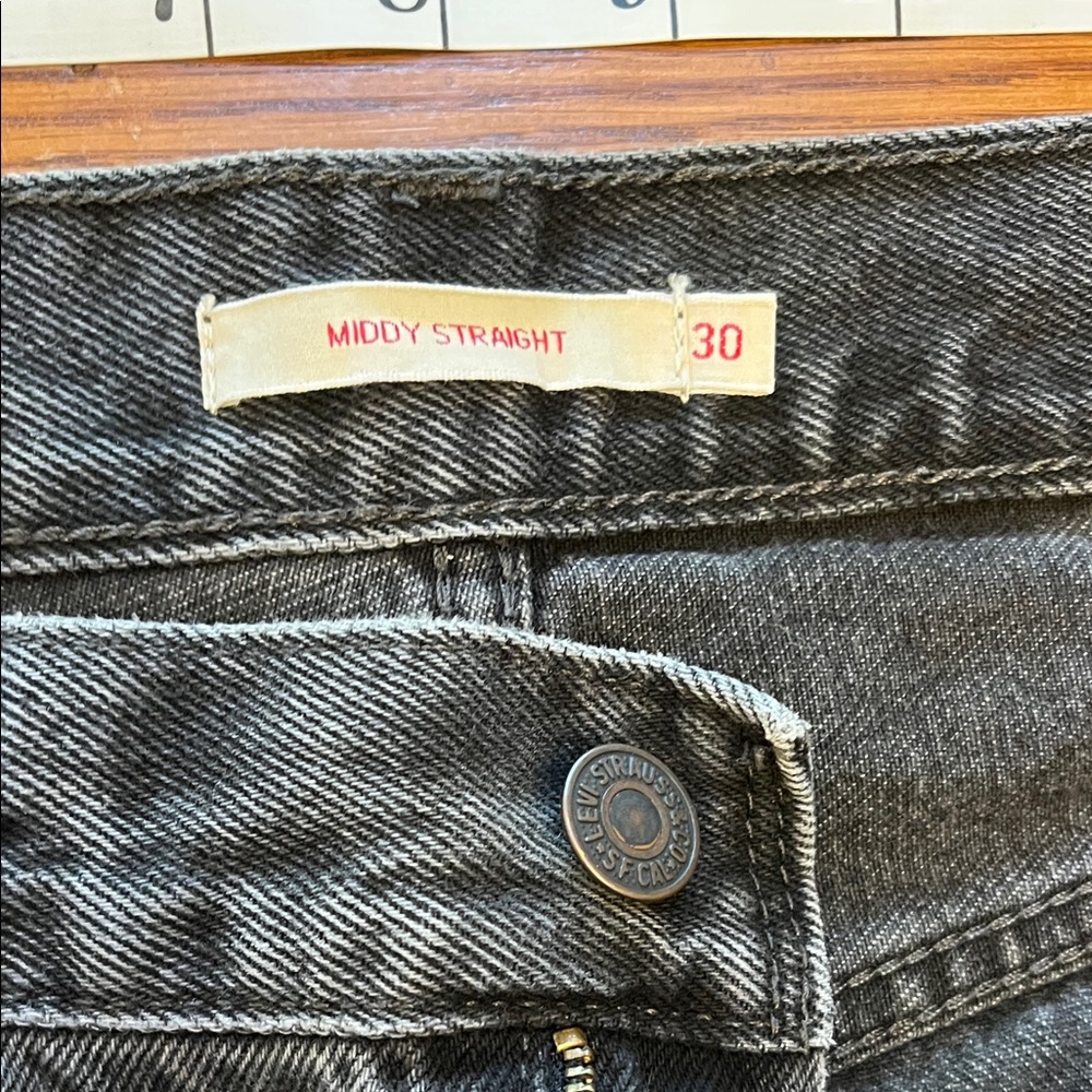 Levi’s Black Middy Straight Jeans - Picture 4 of 8